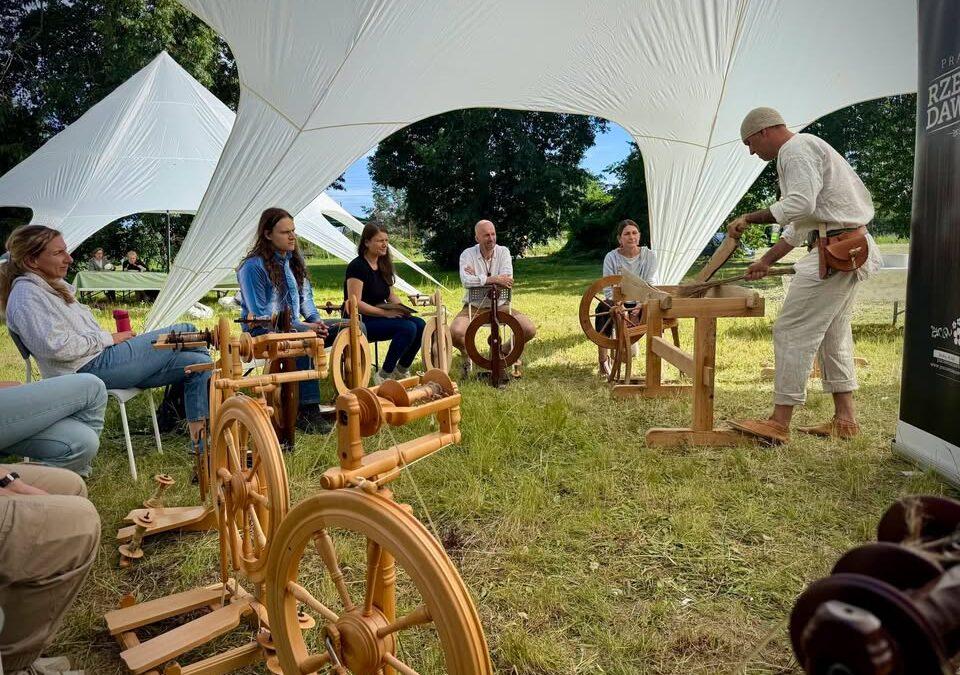 Pracownia Rzemiosł Dawnych – pokazy tradycyjnego włókiennictwa. STN:ORT Festival 2026